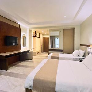 East Wing Grand Premier